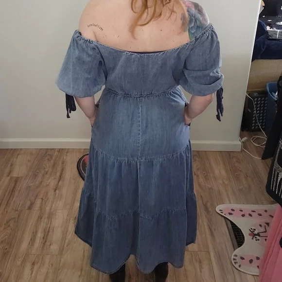 She+Sky Coastal Cowgirl Off-Shoulder Tiered Denim Maxi Dress With Pockets - Picture 3 of 7